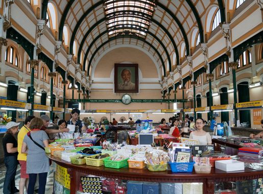 File:Interior of the Saigon Central Post Office 2014.jpg - Wikimedia Commons