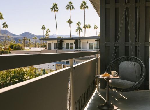 ➙ The V Powered By Sonder Hotel Palm Springs in Palm Springs |  petfriendlyhotel.co