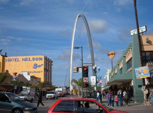 File:Intersection of Avenida Revolucion and Benito Juarez, Tijuana.JPG -  Wikimedia Commons