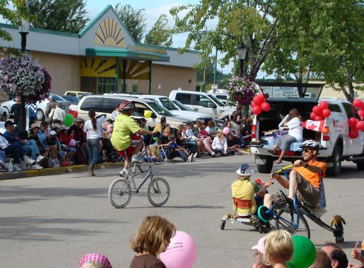 File:Festival parade in Apple and Corn Festival Morden Manitoba Canada  (4).JPG - Wikimedia Commons