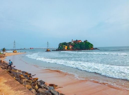 File:පරවි දූව විහාරස්ථානය - Paravi Duwa Temple.jpg - Wikimedia Commons