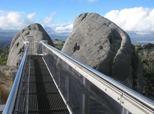 File:Granite Skywalk Castle Rock Porongurup NP III-2013.jpeg - Wikimedia  Commons