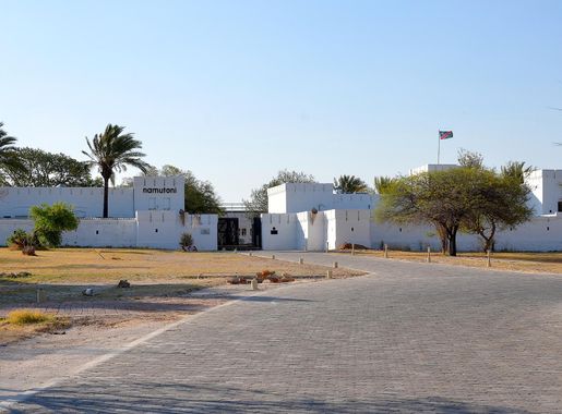 File:Fort Namutoni, Etosha National Park (2014).jpg - Wikimedia Commons