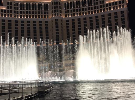 File:Bellagio Fountain Show in Las Vegas.jpg - Wikimedia Commons