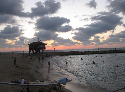 File:Bat Galim Beach IMG 3404.JPG - Wikimedia Commons