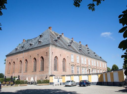 File:Valdemars' castle, main building, 2018-07-27.jpg - Wikimedia Commons