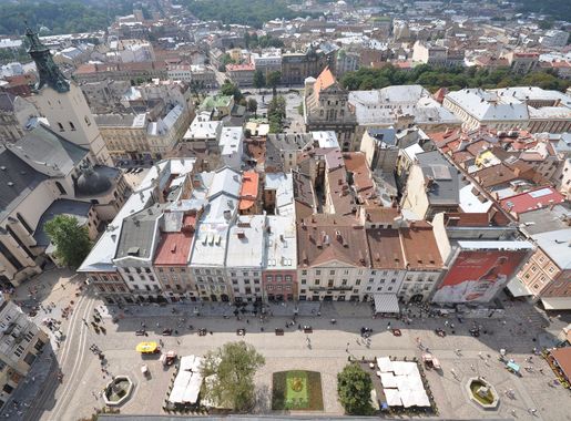 File:Rynok Square in Lviv (8673861595).jpg - Wikimedia Commons