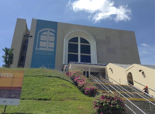 File:Miraflores Visitors Center at the Panama Canal.JPG - Wikimedia Commons