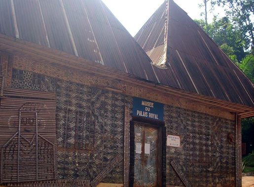 Fichier:Musée - Chefferie Bafoussam.jpg — Wikipédia
