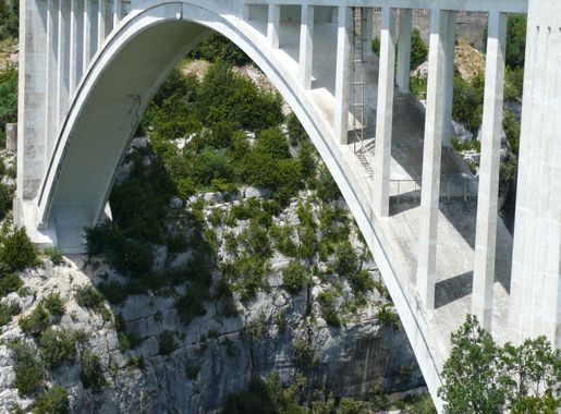 File:Pont sur l'Artuby -2.JPG - Wikimedia Commons