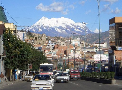 File:Centro de La Paz Bolivia Illimani - panoramio.jpg - Wikimedia Commons