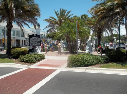 File:Sarasota FL Harding Circle HD St Armands Circle04.jpg - Wikimedia  Commons