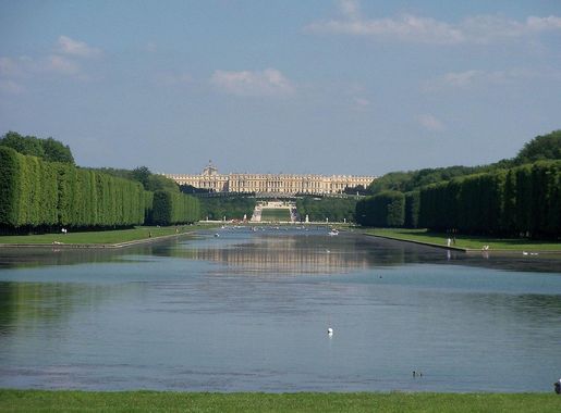 File:Chateau Versailles and the Grand Canal (Photo, 13-06-2010).jpeg -  Wikimedia Commons