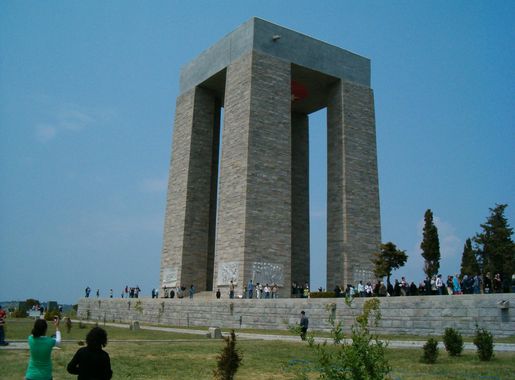File:Canakkalesehitleriabidesi.jpg - Wikipedia