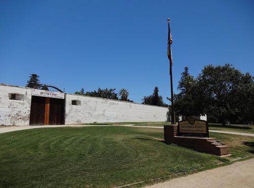 File:Sutter's Fort exterior.JPG - Wikimedia Commons