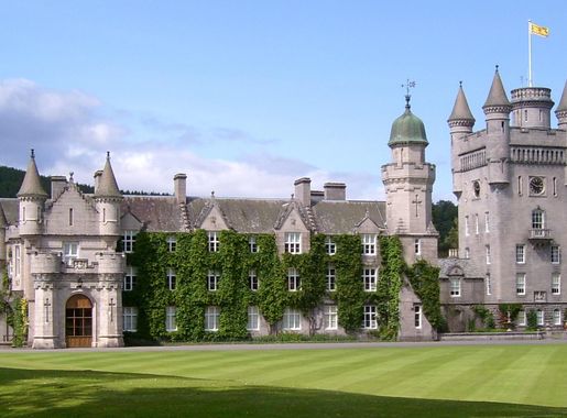 File:Balmoral Castle (cropped).jpg - Wikimedia Commons