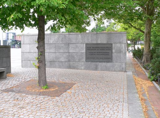 Datei:WestendHammarskjöldplatzMemorial.JPG – Wikipedia