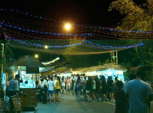File:Nha Trang night market - panoramio.jpg - Wikimedia Commons