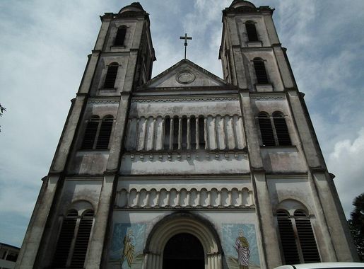 Fichier:Cathédrale Douala 5120.JPG — Wikipédia