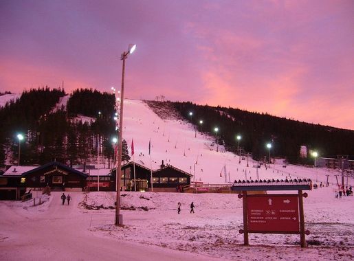 File:Sunset skislope.JPG - Wikimedia Commons