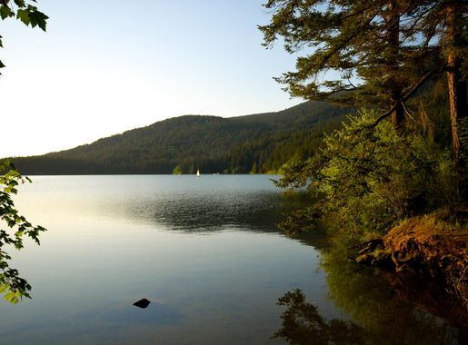 File:Cascade Lake, Moran State Park 2009.jpg - Wikimedia Commons