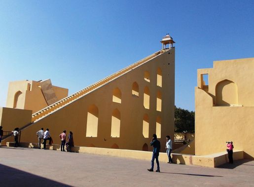 File:Vrihat Samrat Yantra, Jantar Mantar, Jaipur, India (SkyDreamMW).jpg -  Wikimedia Commons