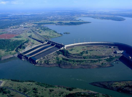 File:Itaipu Aerea.jpg - Wikimedia Commons