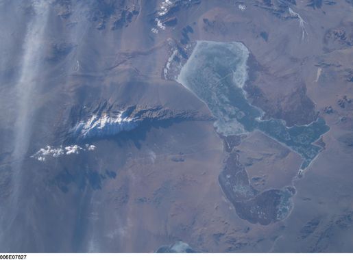 File:Khar-Us-Nuur lake, Mongolia, ESC large ISS006 ISS006-E-7827.JPG -  Wikipedia