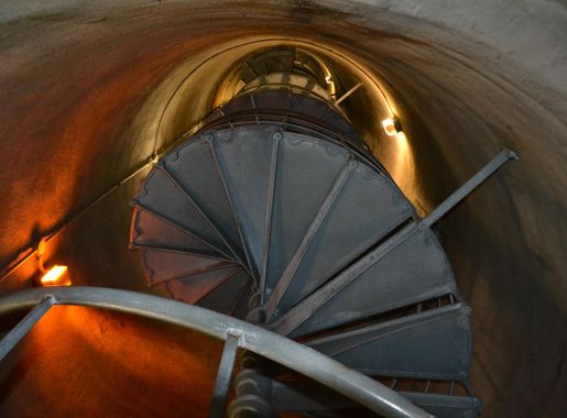 File:Inside the Astoria Column (Astoria, Oregon).jpg - Wikimedia Commons
