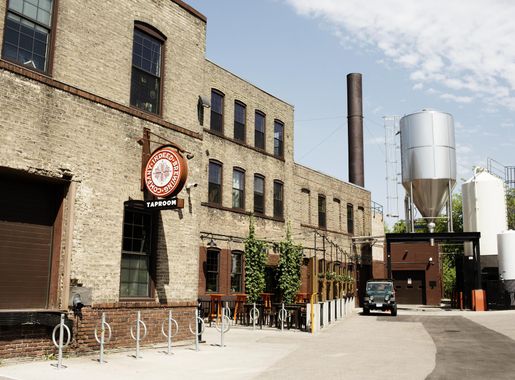 File:Indeed Brewing Taproom Exterior.jpg - Wikimedia Commons