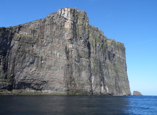 File:Eystfelli a cliff on Fugloy Faroe Islands.JPG - Wikipedia