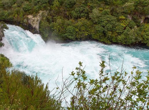 File:NZ090415 Huka Falls 01.jpg - Wikimedia Commons