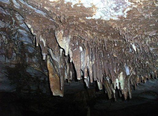 File:Crystals from inside the Marble Cave in Kosovo 13.JPG - Wikimedia  Commons