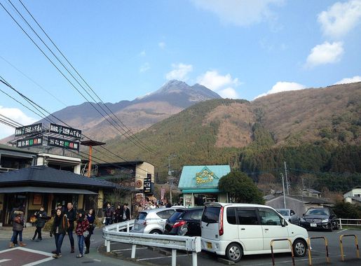 File:Mount Yufudake from Yunotsubo Street.JPG - Wikimedia Commons