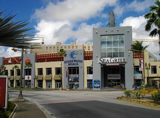 File:UnderWater World Guam.JPG - Wikimedia Commons