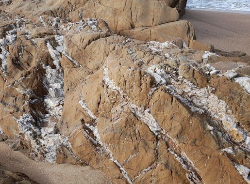 Archivo:Formaciones rocosas en La Pedrera, Uruguay 40.jpg - Wikipedia, la  enciclopedia libre