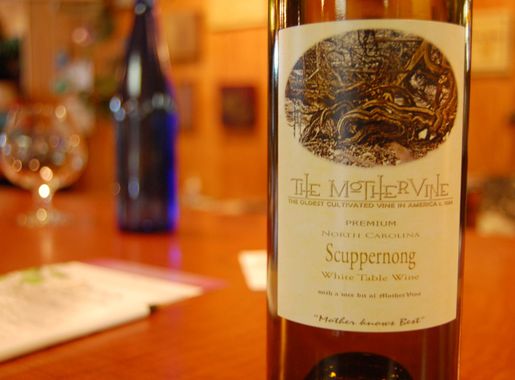 File:Scuppernog wine from Duplin Winery.jpg - Wikimedia Commons