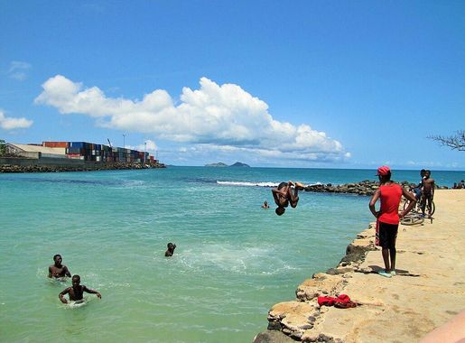 File:Sao Tome Pier Jumping 2 (16248251742).jpg - Wikimedia Commons