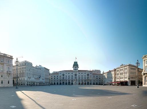 File:Trieste Piazza Unita panoramic view 9923px.jpg - Wikimedia Commons