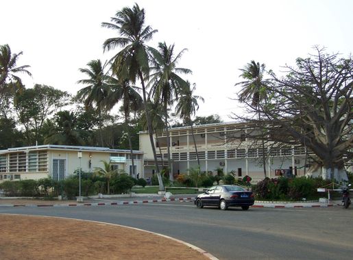 File:Faculte medecine ucad 2.JPG - Wikimedia Commons
