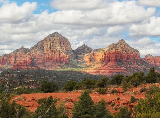 File:Capitol Butte Aka Thunder Mountain Sedona Az (209941949).jpeg -  Wikimedia Commons