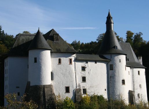 File:Clervaux - Le vieux château féodal (XIIe siècle).jpg - Wikimedia  Commons