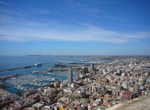 File:Puerto de Alicante desde el Castillo de Santa Bárbara.JPG - Wikimedia  Commons