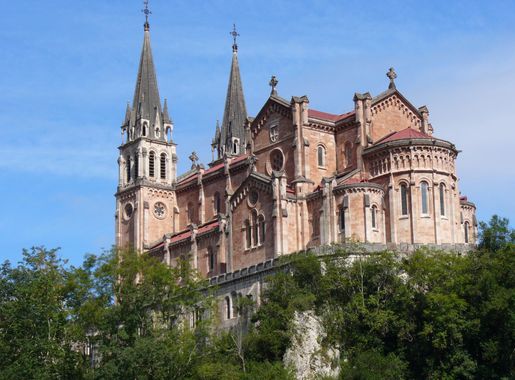 File:Basílica de Santa María la Real de Covadonga.JPG - Wikimedia Commons