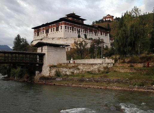 File:Bhutan-Paro-Dzong-178-Fluss-gje.jpg - Wikimedia Commons