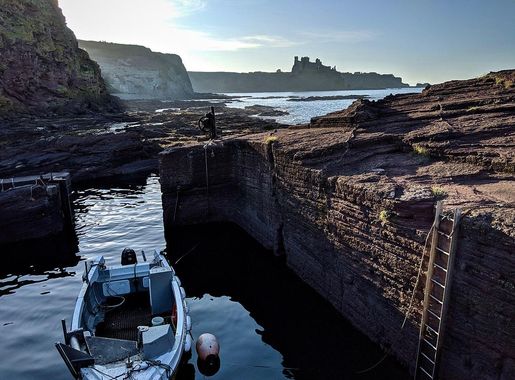 File:Tantallon Castle from Seacliff Harbour.jpg - Wikimedia Commons