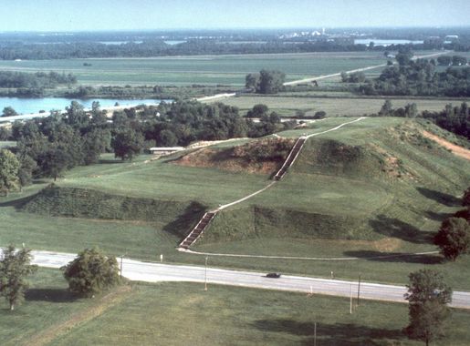 File:Great River Road - An Aerial View of Monks Mound - NARA - 7718947.jpg  - Wikimedia Commons