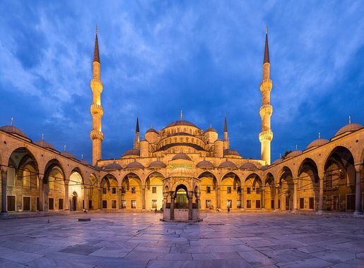 File:Blue Mosque Courtyard Dusk Wikimedia Commons.jpg - Wikimedia Commons