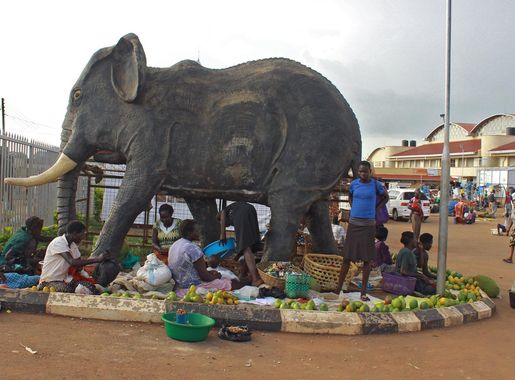 File:Women Sitted under an Elephant Statue in a Market Entrance in Gulu  District District, Uganda.jpg - Wikimedia Commons