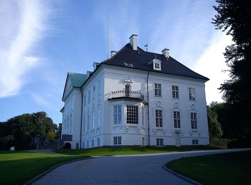 File:Marselisborg Slot 01.JPG - Wikimedia Commons
